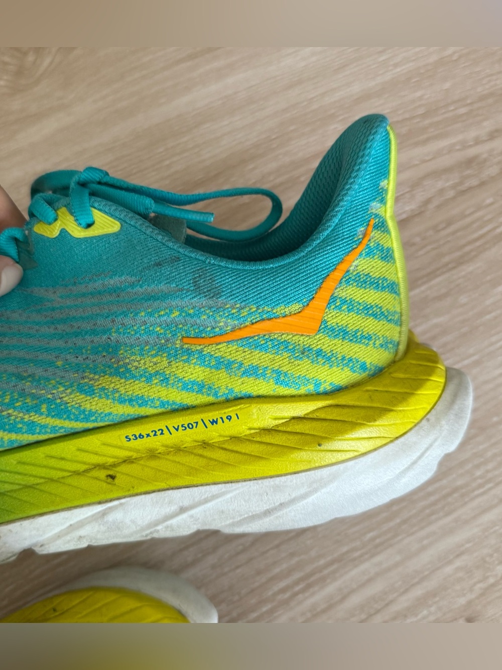 Hoka Women’s 10 B Mach 5 Sneakers Ceramic Teal Blue Yellow Workout Active - Picture 7 of 8